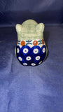 Mosquito Sitting Frog Figurine - Pattern 70