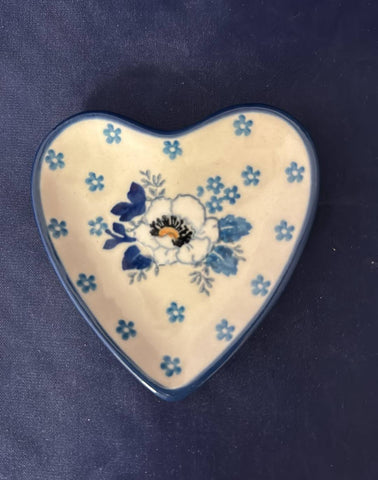 Blue Cherry Heart Dish - Shape: B49 - Pattern: Blue Cherry (2222)