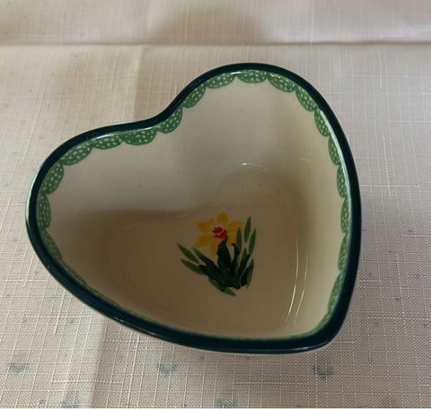 Daffodil Heart Dish - Shape: A45 - Pattern: Daffodil (2122X)