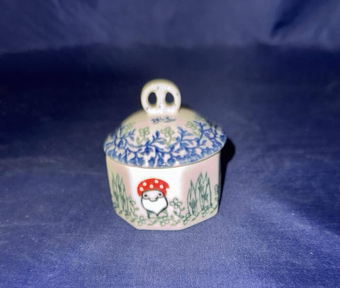 Spring Gnome Mini Trinket Box - Shape: 110 - Pattern: Spring Gnome (2780)
