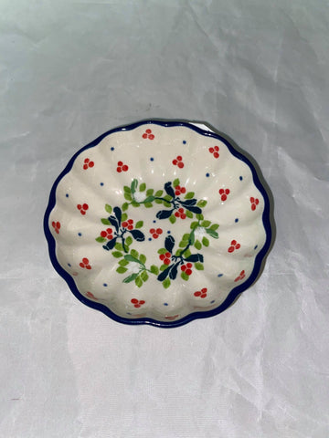 Holly Vine Small Scalloped Bowl - Shape 023 - Pattern Holly Vine